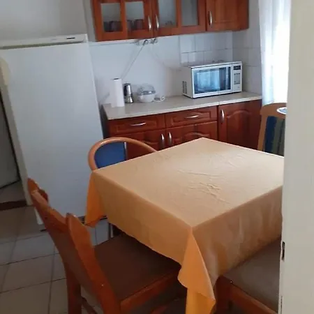 Malomtavi Vendeghaz * Tapolca